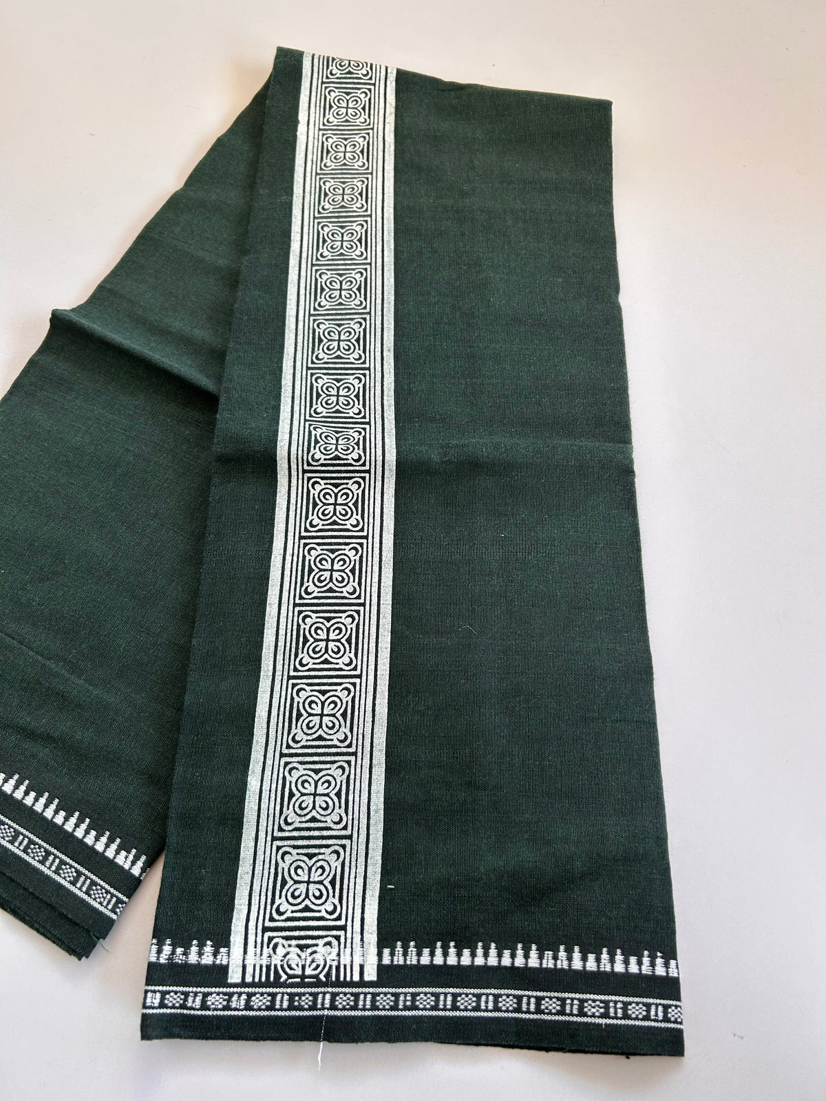 Single Kaily / Lungi - Kaitharikada - Mixed Cotton - 2/40s twisted - 2 inch White Printed Design Kuppadam Kara Dark Green & Black Colour Body (2 meter / 4 muzham) - 36 KK8089 SAT