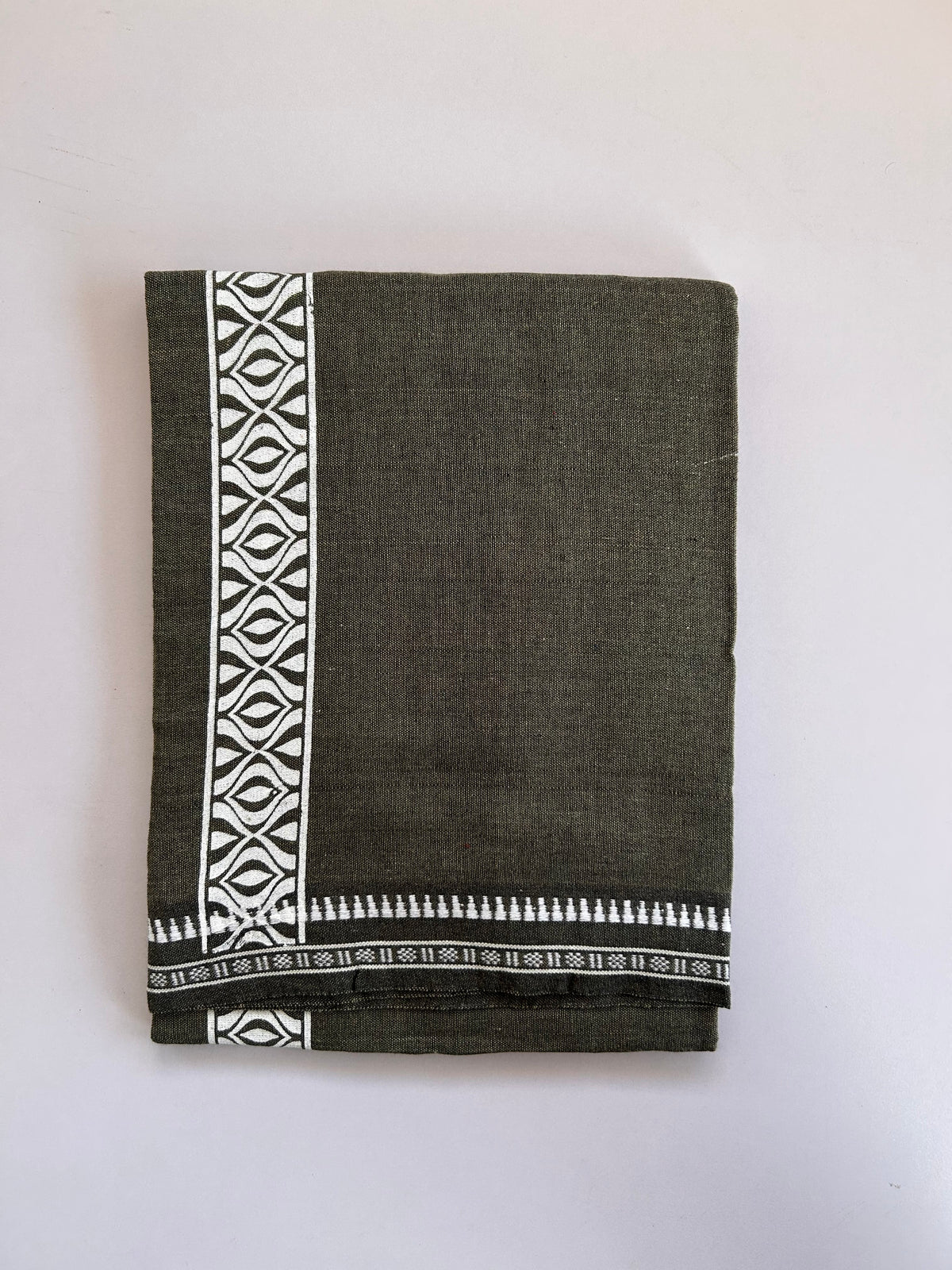 Single Kaily / Lungi - Kaitharikada - Mixed Cotton - 2/40s twisted - 2 inch White Printed Design Kuppadam Kara Sage Green & Black Colour Body (2 meter / 4 muzham) - 40 KK8089 SAT
