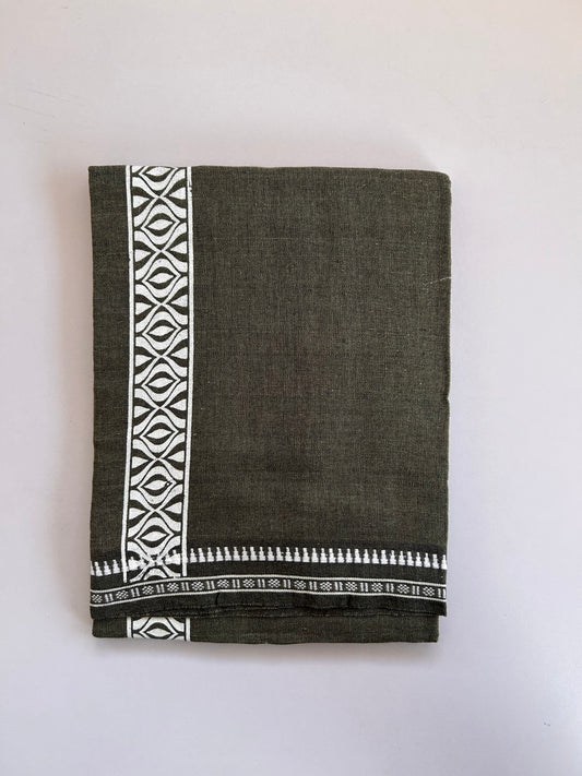 Single Kaily / Lungi - Kaitharikada - Mixed Cotton - 2/40s twisted - 2 inch White Printed Design Kuppadam Kara Sage Green & Black Colour Body (2 meter / 4 muzham) - 40 KK8090 SAT