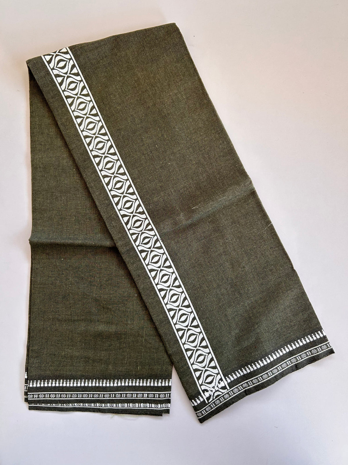 Single Kaily / Lungi - Kaitharikada - Mixed Cotton - 2/40s twisted - 2 inch White Printed Design Kuppadam Kara Sage Green & Black Colour Body (2 meter / 4 muzham) - 40 KK8089 SAT