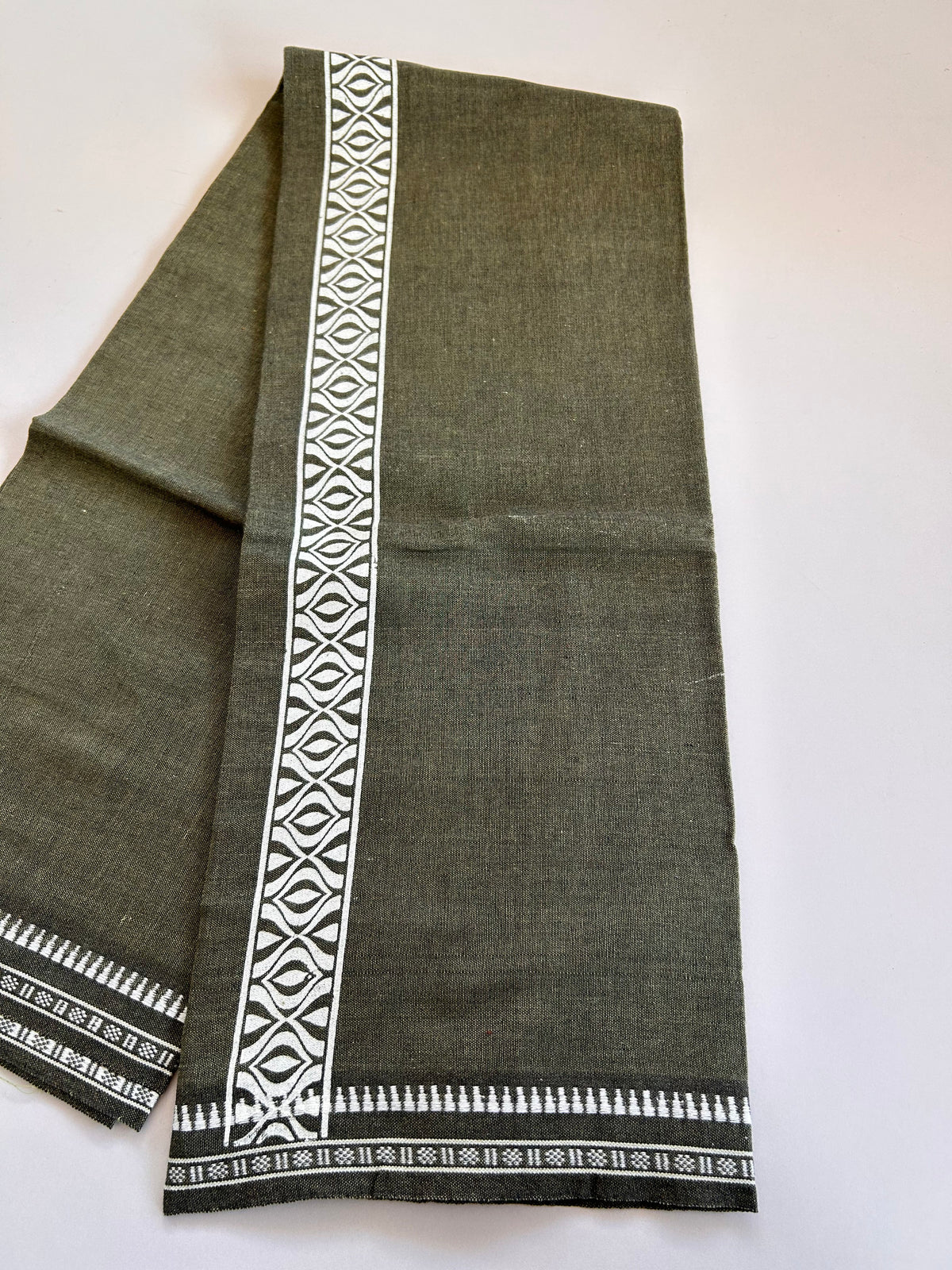 Single Kaily / Lungi - Kaitharikada - Mixed Cotton - 2/40s twisted - 2 inch White Printed Design Kuppadam Kara Sage Green & Black Colour Body (2 meter / 4 muzham) - 40 KK8089 SAT