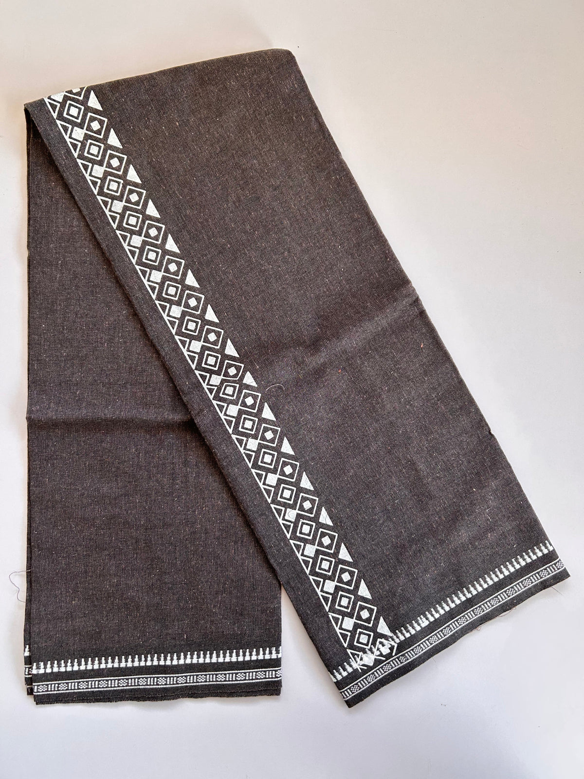 Single Kaily / Lungi - Kaitharikada - Mixed Cotton - 2/40s twisted - 2 inch White Printed Design Kuppadam Kara Purplish Brown & Black Colour Body (2 meter / 4 muzham) - 43 KK8089 SAT