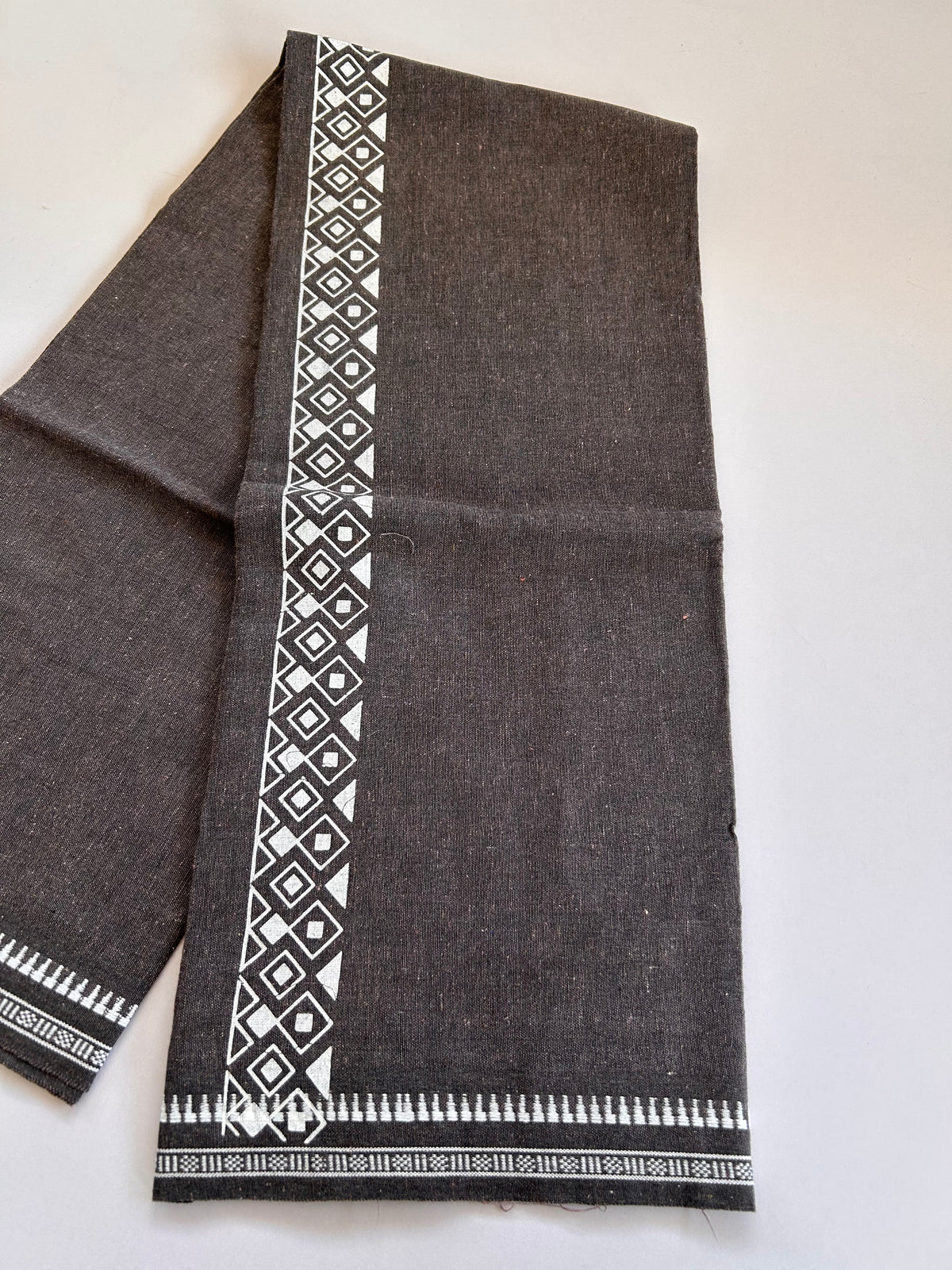 Single Kaily / Lungi - Kaitharikada - Mixed Cotton - 2/40s twisted - 2 inch White Printed Design Kuppadam Kara Purplish Brown & Black Colour Body (2 meter / 4 muzham) - 43 KK8089 SAT