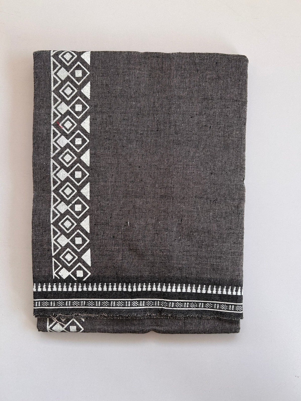 Single Kaily / Lungi - Kaitharikada - Mixed Cotton - 2/40s twisted - 2 inch White Printed Design Kuppadam Kara Light Pink & Black Colour Body (2 meter / 4 muzham) - 44 KK8089 SAT
