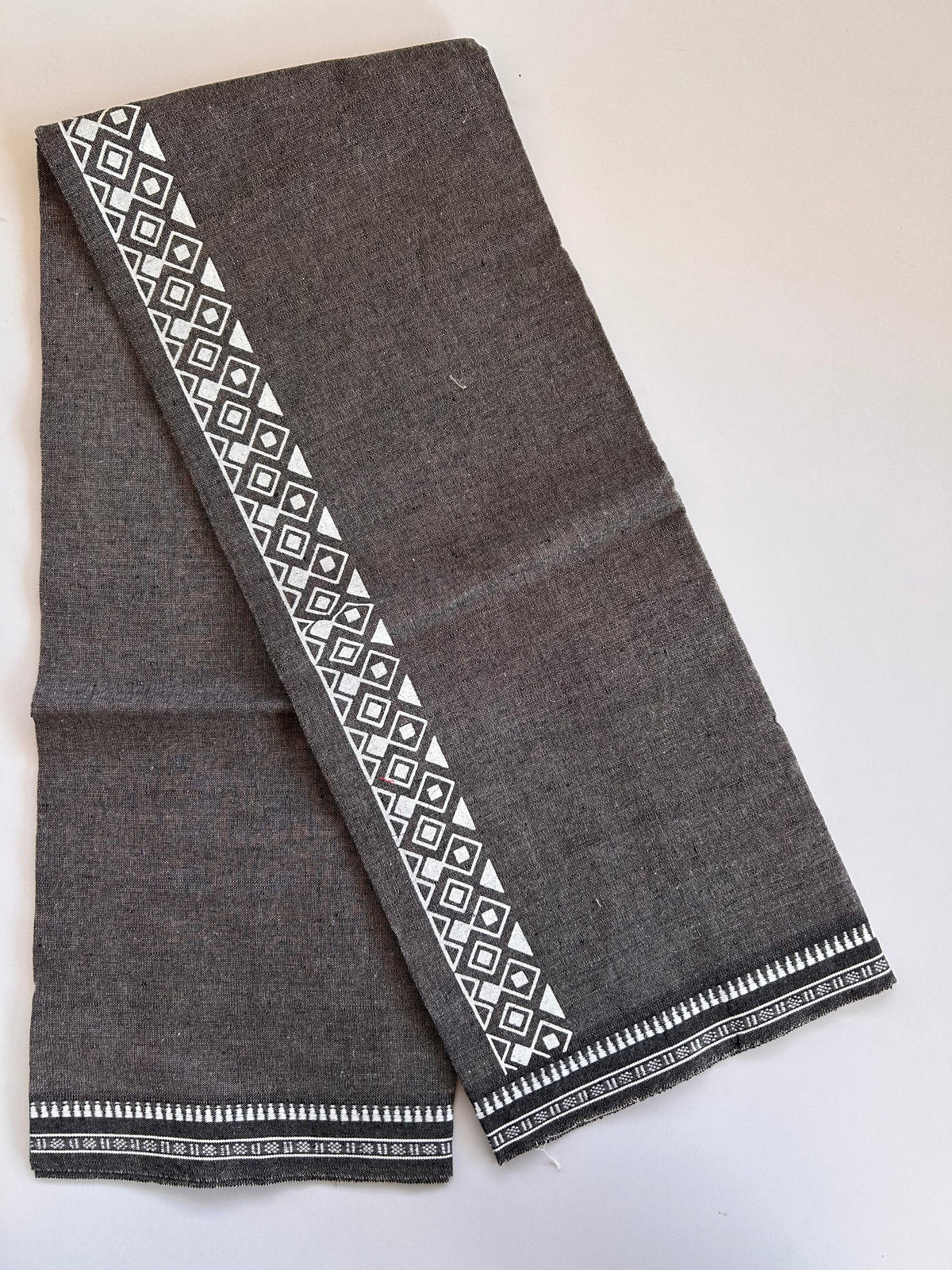 Single Kaily / Lungi - Kaitharikada - Mixed Cotton - 2/40s twisted - 2 inch White Printed Design Kuppadam Kara Light Pink & Black Colour Body (2 meter / 4 muzham) - 44 KK8089 SAT