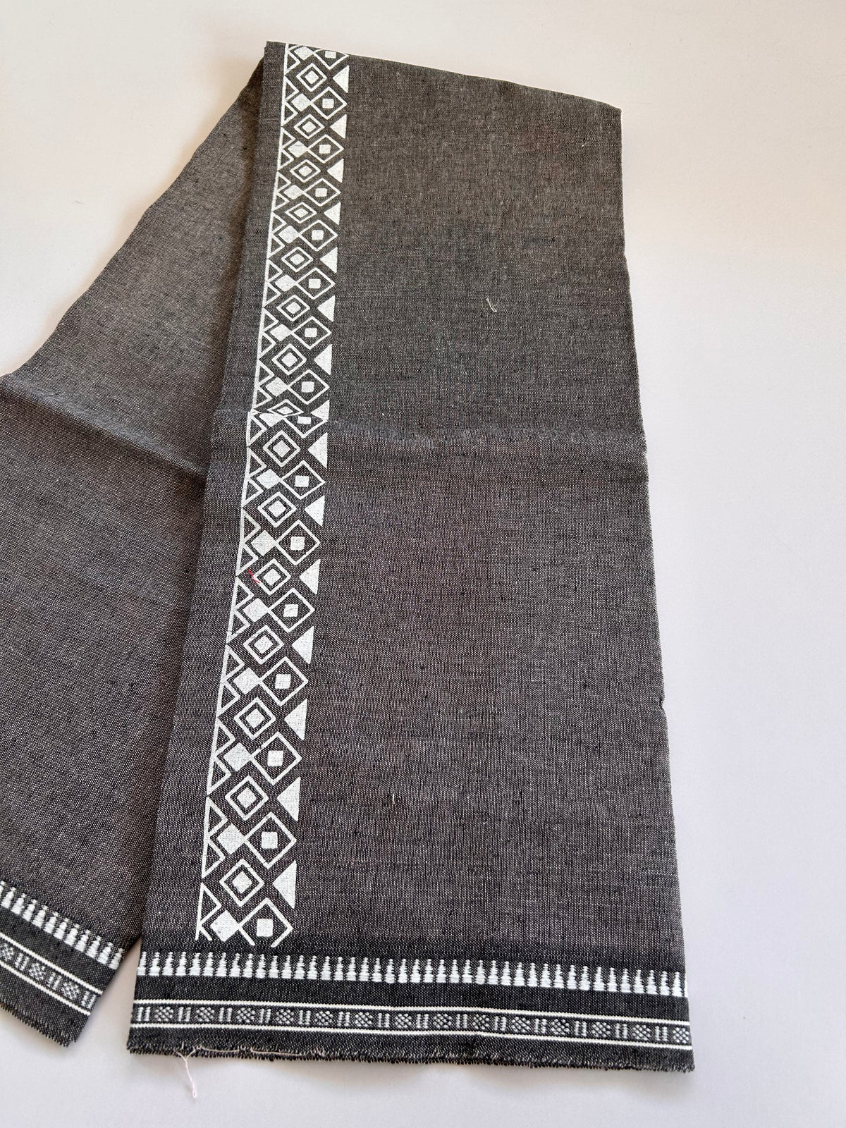 Single Kaily / Lungi - Kaitharikada - Mixed Cotton - 2/40s twisted - 2 inch White Printed Design Kuppadam Kara Light Pink & Black Colour Body (2 meter / 4 muzham) - 44 KK8089 SAT