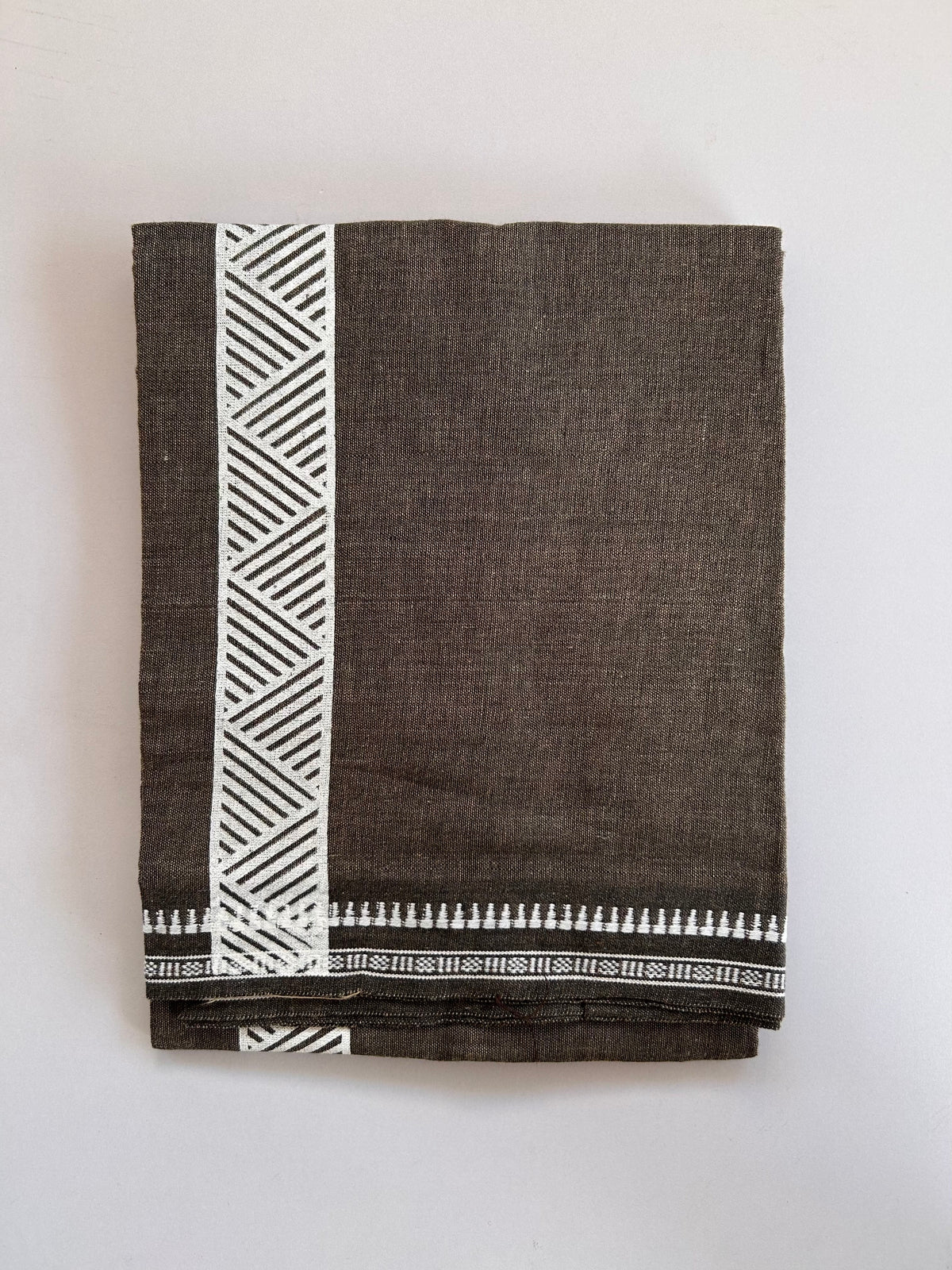 Single Kaily / Lungi - Kaitharikada - Mixed Cotton - 2/40s twisted - 2 inch White Printed Design Kuppadam Kara Beige & Black Colour Body (2 meter / 4 muzham) - 47 KK8089 SAT