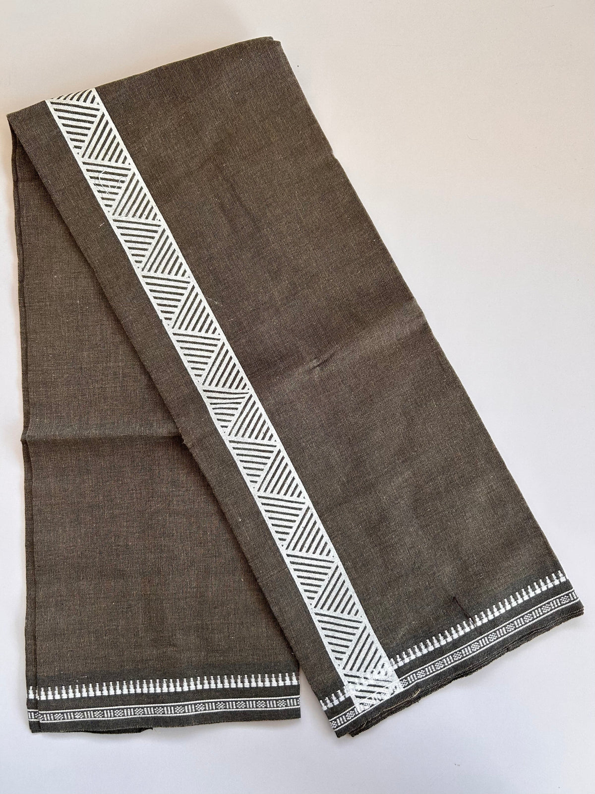 Single Kaily / Lungi - Kaitharikada - Mixed Cotton - 2/40s twisted - 2 inch White Printed Design Kuppadam Kara Beige & Black Colour Body (2 meter / 4 muzham) - 47 KK8089 SAT