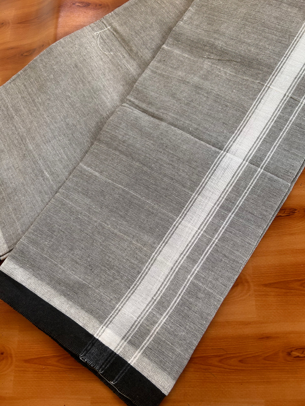 Kaitharikada - Single Kaily / Lungi - Mixed Cotton - (2/40s) twisted - 1.25 inch white Striped kara with Ash Green & White Shaded colour body (2 meter / 4 muzham) - 14 KK8091 SAT