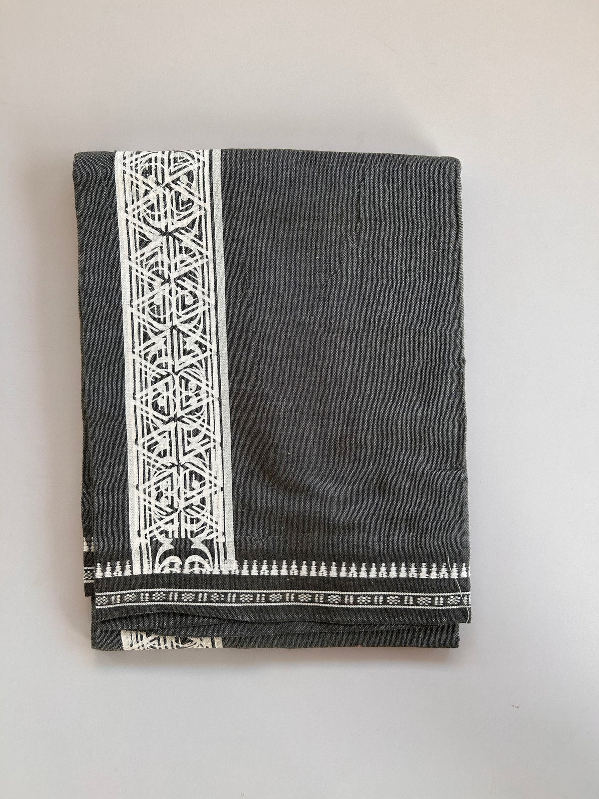 Single Kaily / Lungi - Kaitharikada - Mixed Cotton - 2/40s twisted - 2 inch White Printed Design Kuppadam Kara Grey & White Colour Body (2 meter / 4 muzham) - 56 KK8090 SAT