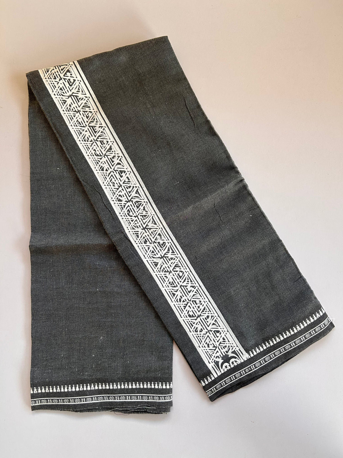 Single Kaily / Lungi - Kaitharikada - Mixed Cotton - 2/40s twisted - 2 inch White Printed Design Kuppadam Kara Grey & White Colour Body (2 meter / 4 muzham) - 56 KK8090 SAT