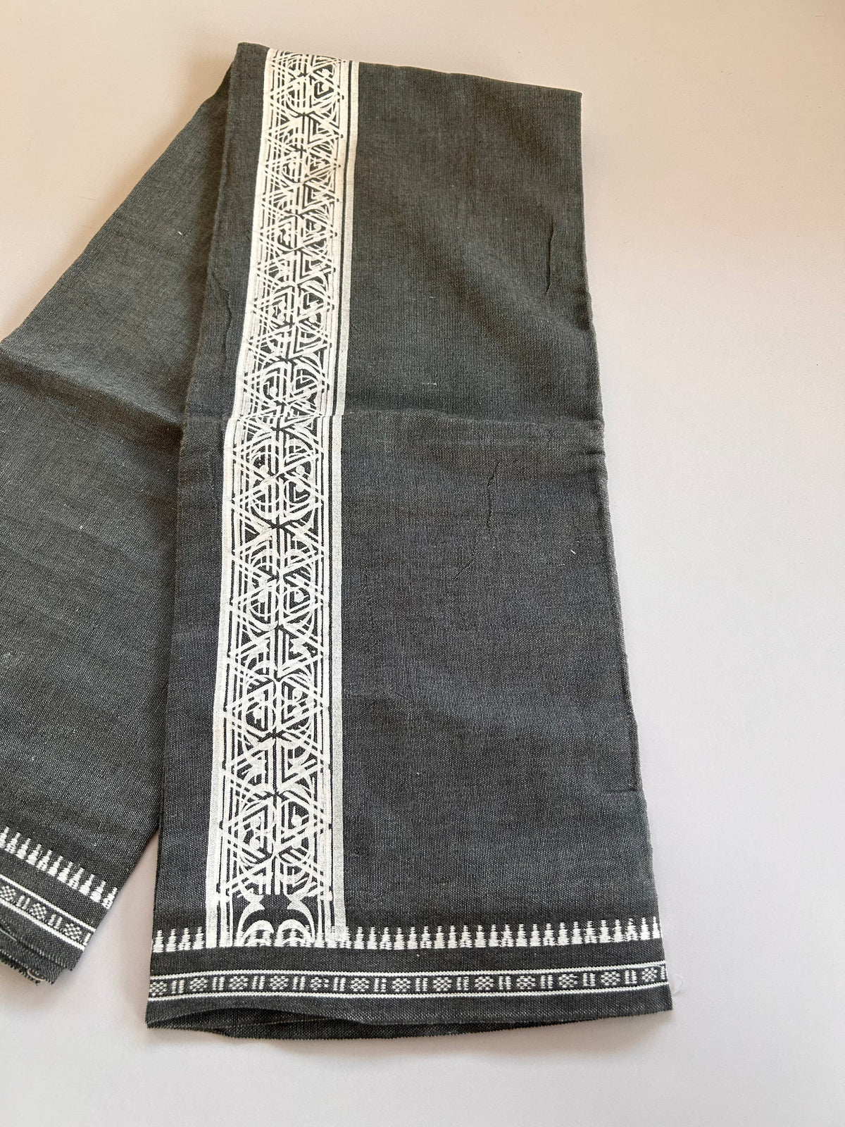 Single Kaily / Lungi - Kaitharikada - Mixed Cotton - 2/40s twisted - 2 inch White Printed Design Kuppadam Kara Grey & White Colour Body (2 meter / 4 muzham) - 56 KK8090 SAT
