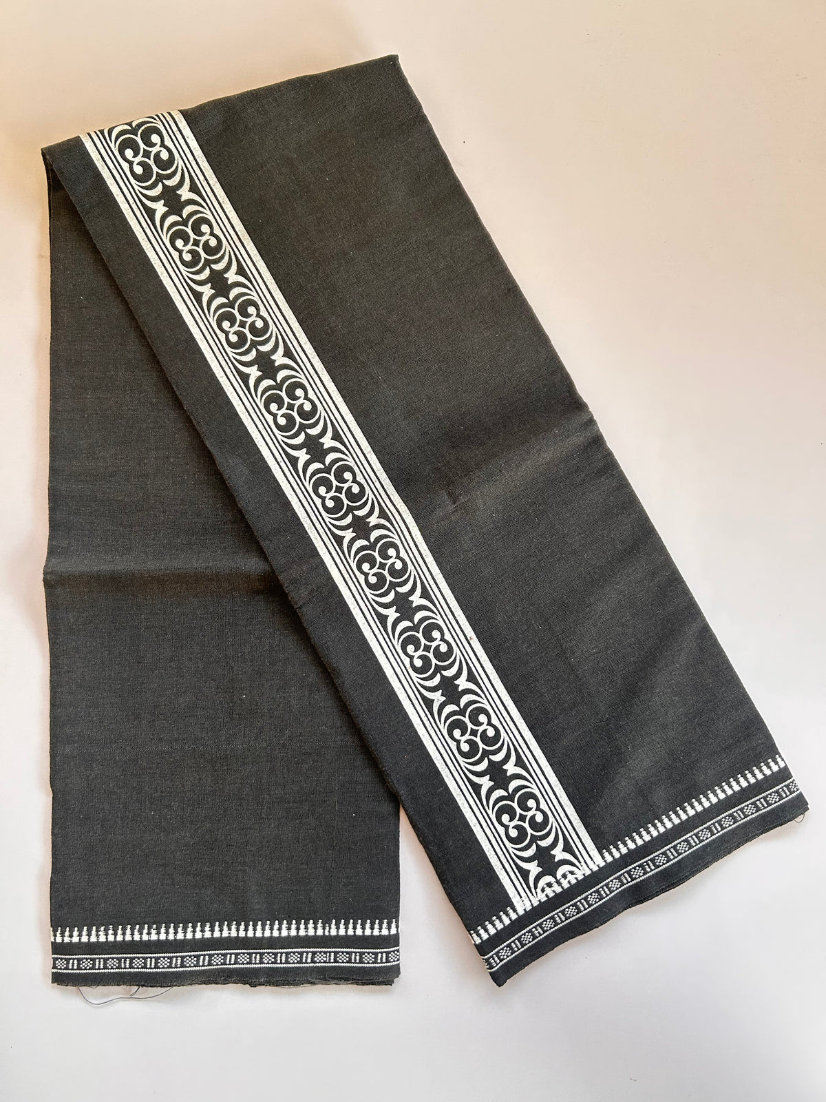 Single Kaily / Lungi - Kaitharikada - Mixed Cotton - 2/40s twisted - 2 inch White Printed Design Kuppadam Kara Ash Black Colour Body (2 meter / 4 muzham) - 59 KK8090 SAT