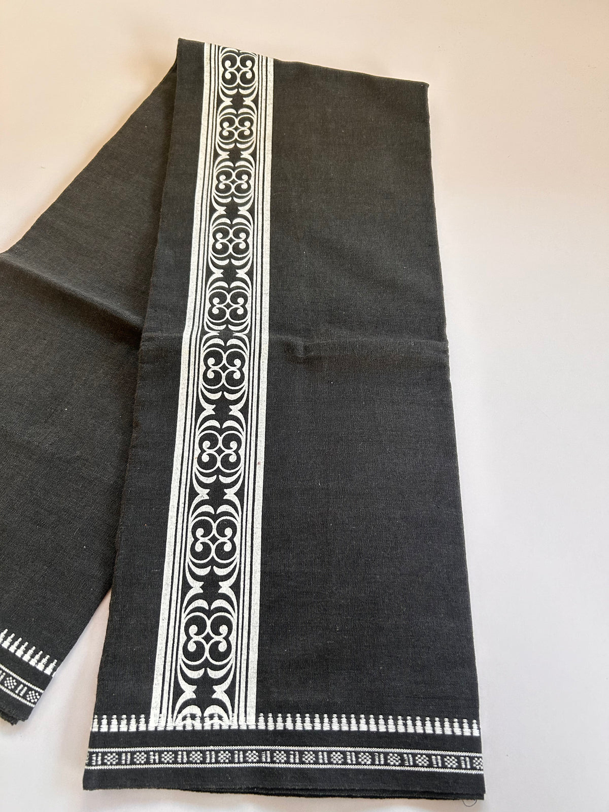 Single Kaily / Lungi - Kaitharikada - Mixed Cotton - 2/40s twisted - 2 inch White Printed Design Kuppadam Kara Ash Black Colour Body (2 meter / 4 muzham) - 59 KK8090 SAT