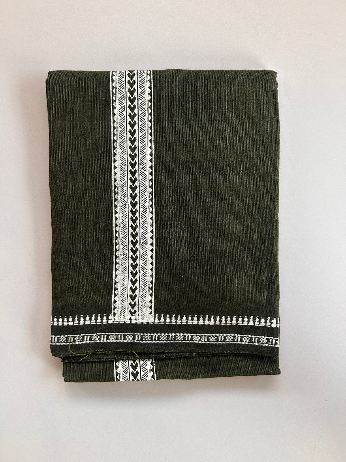 Single Kaily / Lungi - Kaitharikada - Mixed Cotton - 2/40s twisted - 2 inch White Printed Design Kuppadam Kara Olive Green & Black Colour Body (2 meter / 4 muzham) - 61 KK8090 SAT