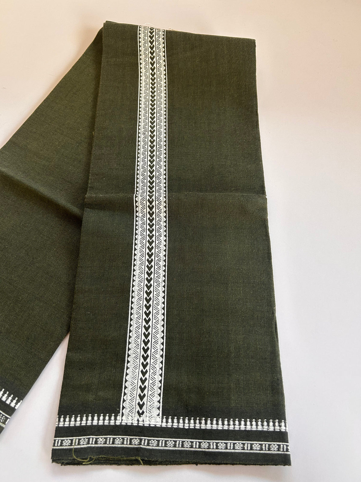 Single Kaily / Lungi - Kaitharikada - Mixed Cotton - 2/40s twisted - 2 inch White Printed Design Kuppadam Kara Olive Green & Black Colour Body (2 meter / 4 muzham) - 61 KK8090 SAT
