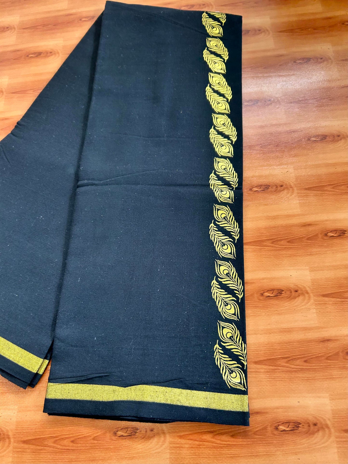 Kaitharikada - Single Kaily / Lungi - Mixed Cotton - 40s twisted - 1.5 inch Light Gold Kasav Peacock Feather Printed Design Kara with Black colour body (2 meter / 4 muzham) - 34 KK8058 GAN