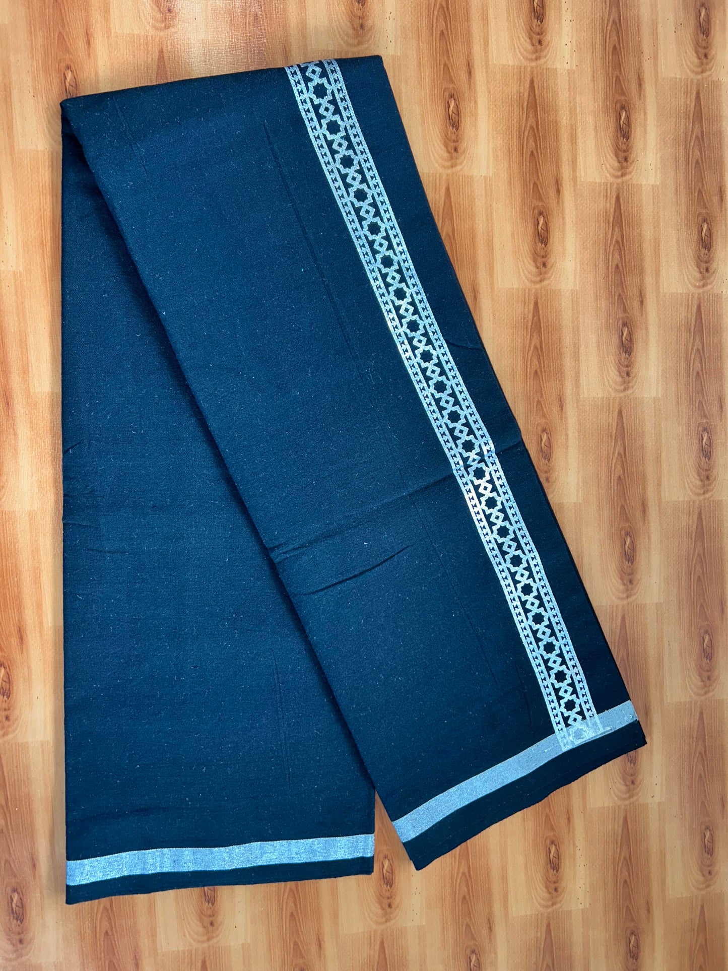 Kaitharikada - Single Kaily / Lungi - Mixed Cotton - 40s twisted - 1.5 inch Silver Kasav Printed Design Kara with Black colour body (2 meter / 4 muzham) - 29 KK8058 GAN