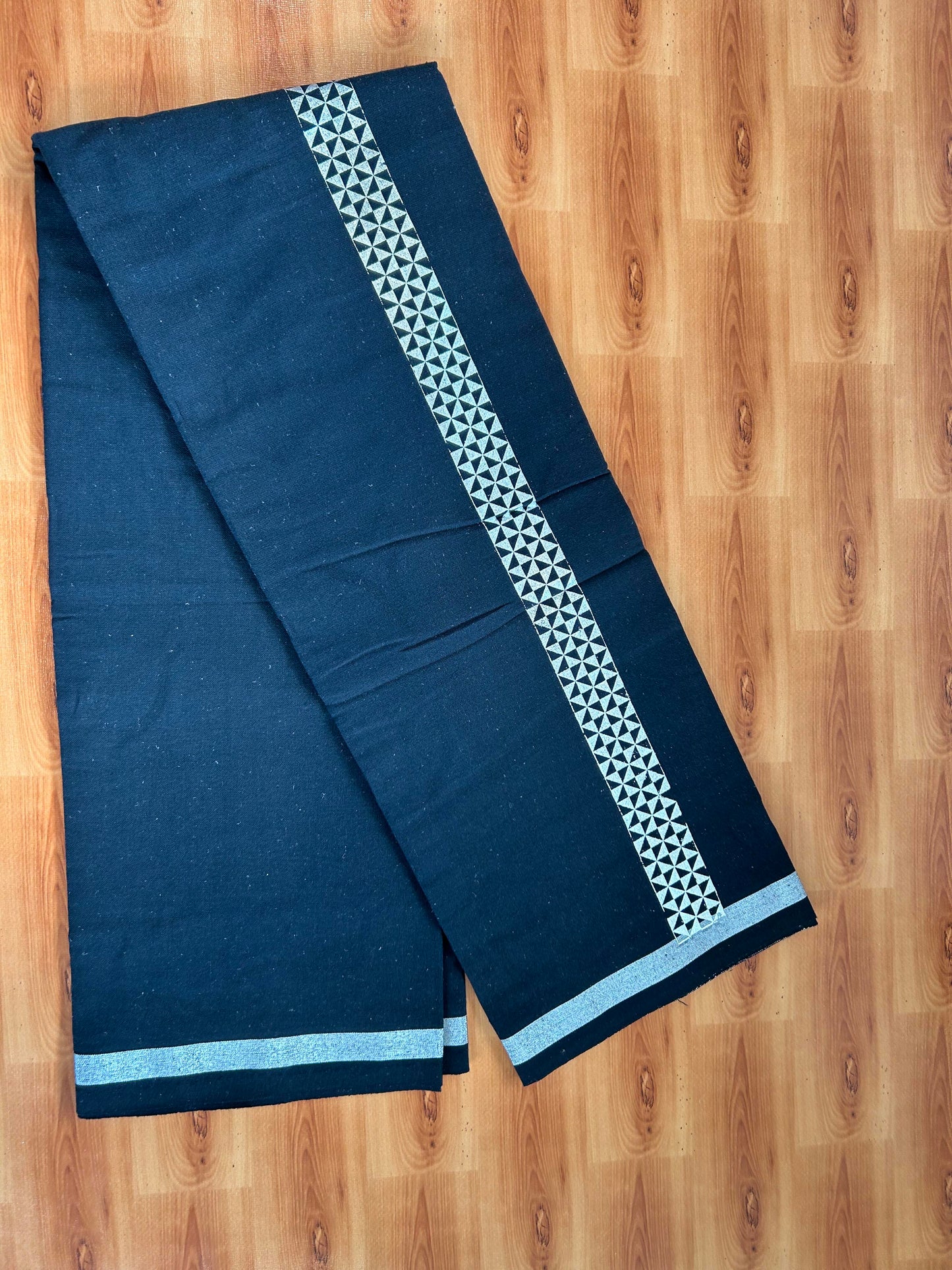 Kaitharikada - Single Kaily / Lungi - Mixed Cotton - 40s twisted - 1.5 inch Silver Kasav Printed Design Kara with Black colour body (2 meter / 4 muzham) - 30 KK8058 GAN