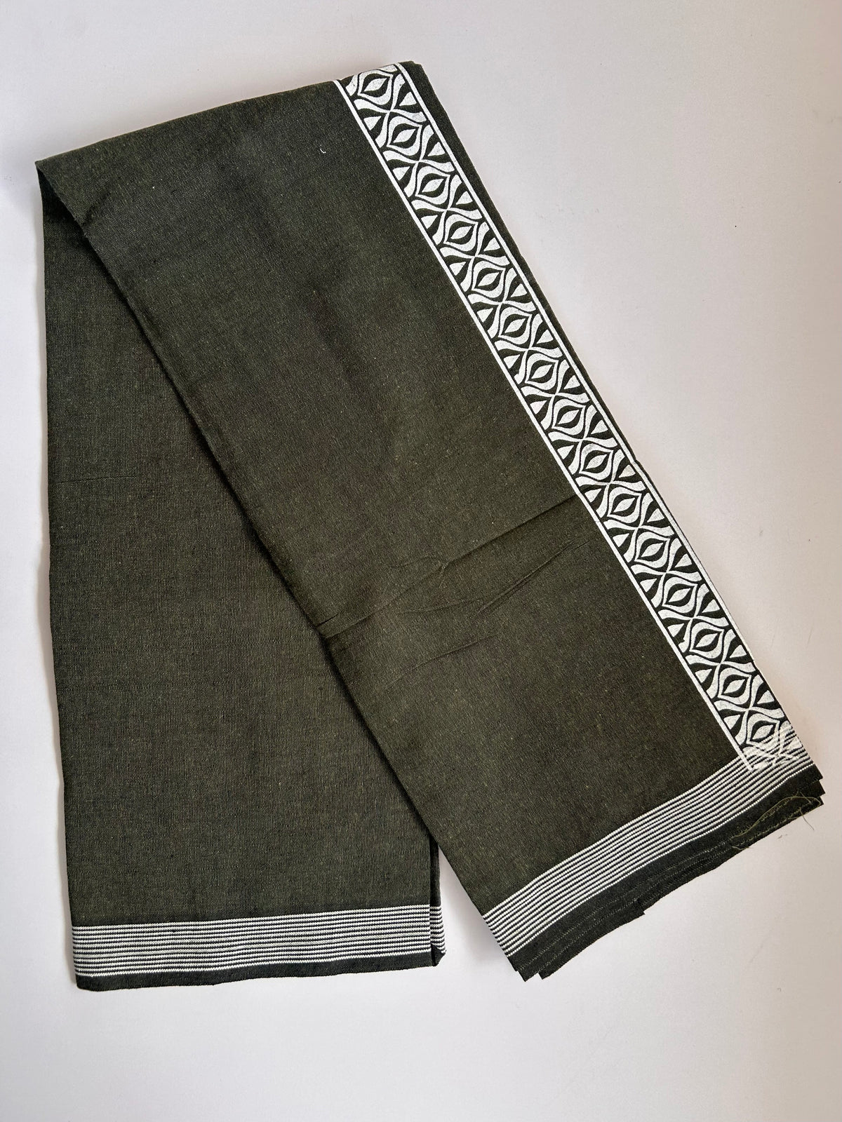 Single Kaily / Lungi - Kaitharikada - Mixed Cotton - 2/40s twisted - 2 inch White Printed Design Kara Light Olive Green & Black Colour Body (2 meter / 4 muzham) - 85 KK8090 SAT