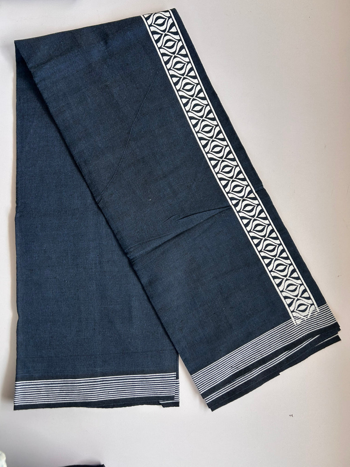 Single Kaily / Lungi - Kaitharikada - Mixed Cotton - 2/40s twisted - 2 inch White Printed Design Kara Blue & Black Colour Body (2 meter / 4 muzham) - 84 KK8090 SAT