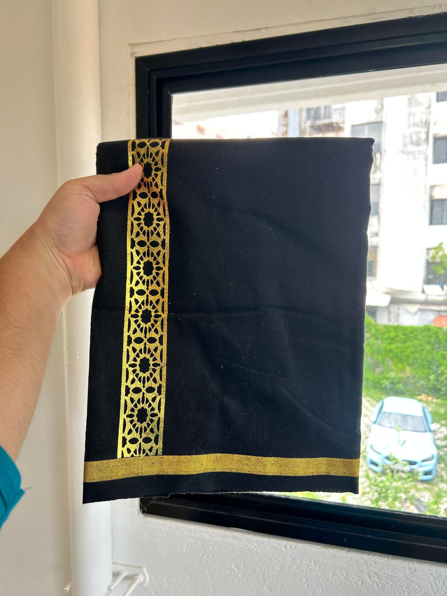 Kaitharikada - Single Kaily / Lungi - Mixed Cotton - 40s twisted - 1.5 inch Light Gold Kasav Printed Design Kara with Black colour body (2 meter / 4 muzham) - 32 KK8058 GAN