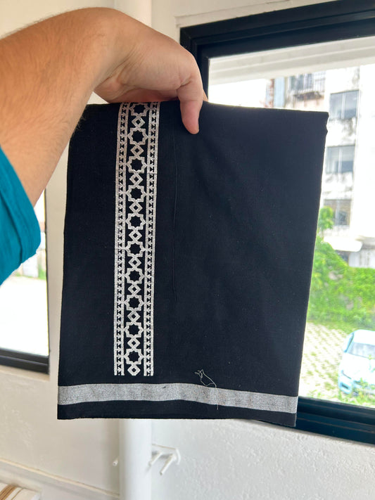 Kaitharikada - Single Kaily / Lungi - Mixed Cotton - 40s twisted - 1.5 inch Silver Kasav Printed Design Kara with Black colour body (2 meter / 4 muzham) - 29 KK8058 GAN