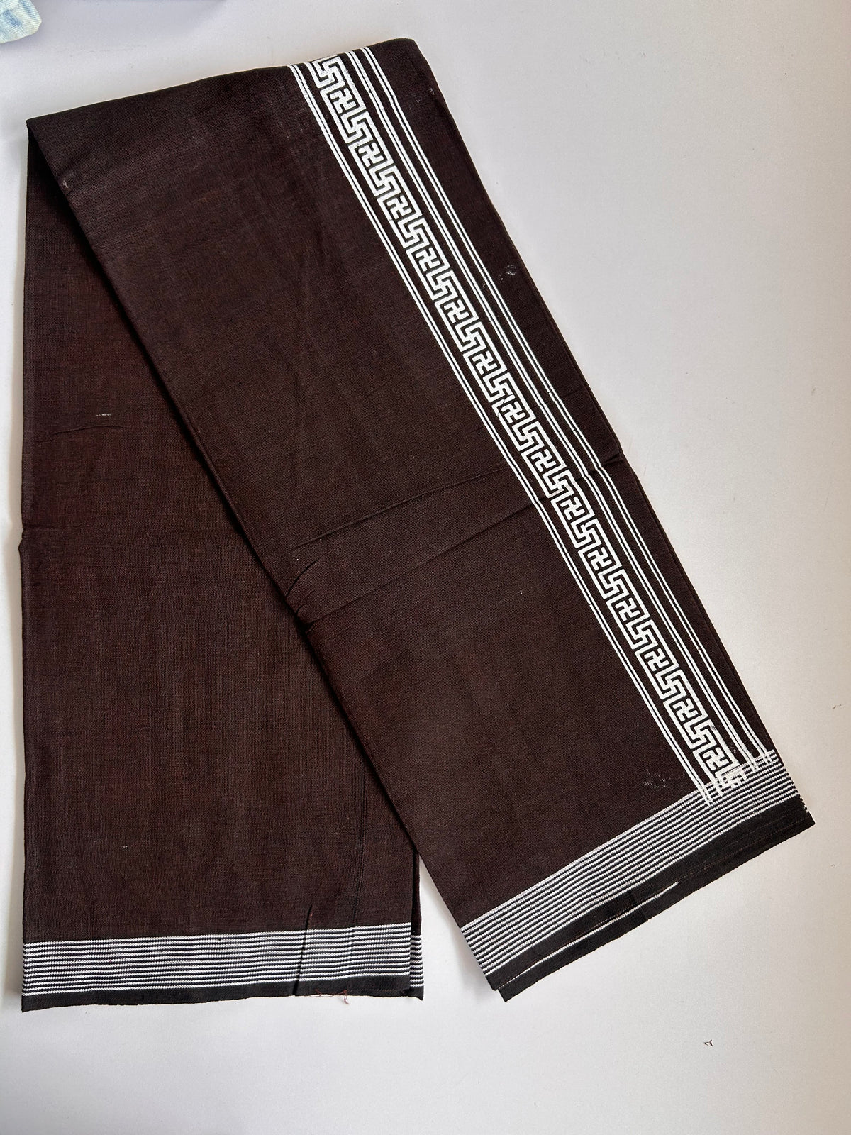 Single Kaily / Lungi - Kaitharikada - Mixed Cotton - 2/40s twisted - 2 inch White Printed Design Kara Coffee Brown & Ash Black Colour Body (2 meter / 4 muzham) - 81 KK8090 SAT