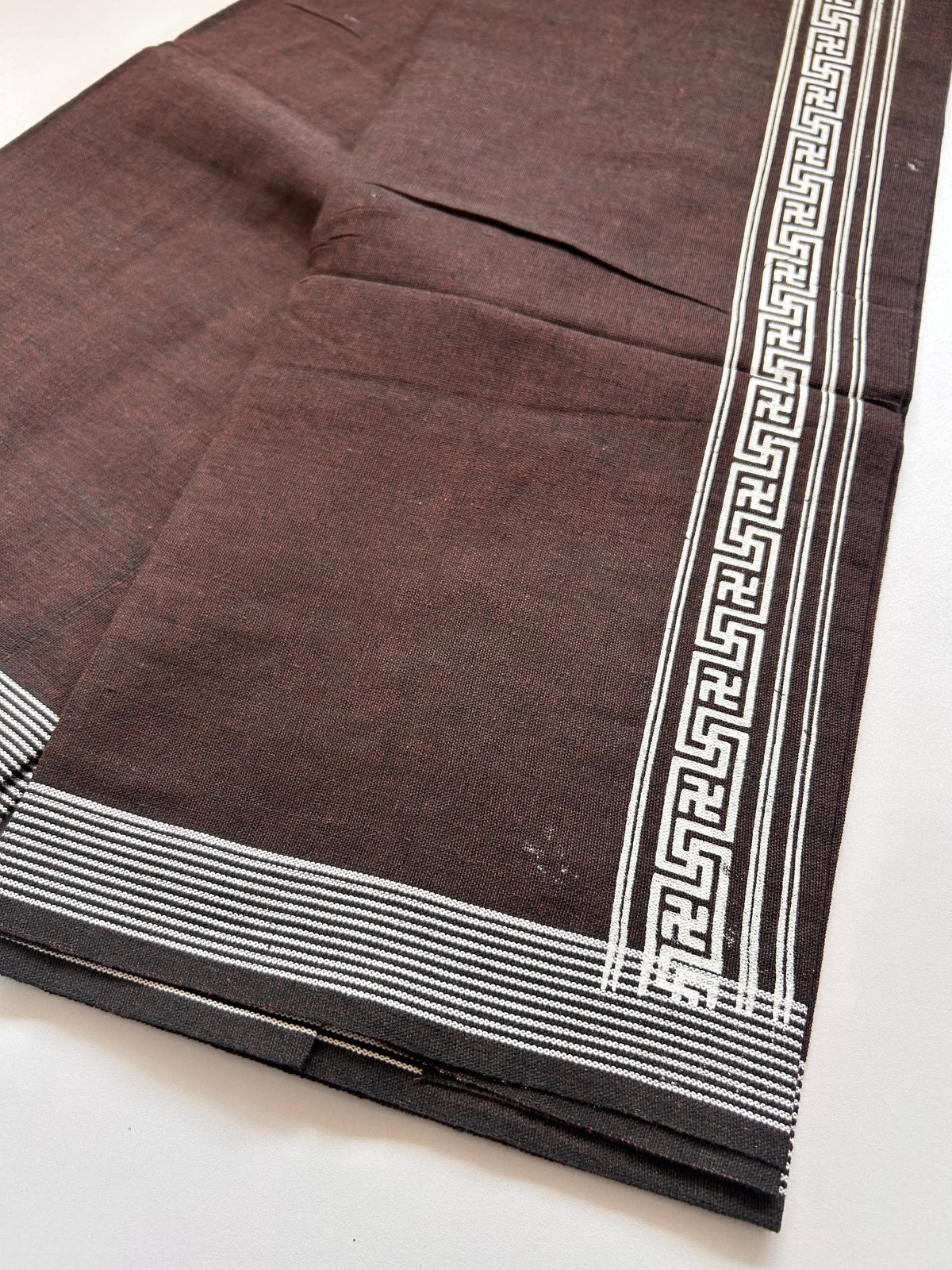 Single Kaily / Lungi - Kaitharikada - Mixed Cotton - 2/40s twisted - 2 inch White Printed Design Kara Coffee Brown & Ash Black Colour Body (2 meter / 4 muzham) - 81 KK8090 SAT