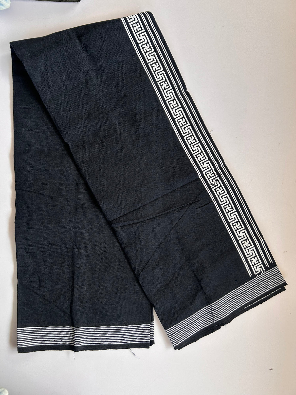 Single Kaily / Lungi - Kaitharikada - Mixed Cotton - 2/40s twisted - 2 inch White Printed Design Kara Navy Blue & Ash Black Colour Body (2 meter / 4 muzham) - 79 KK8090 SAT