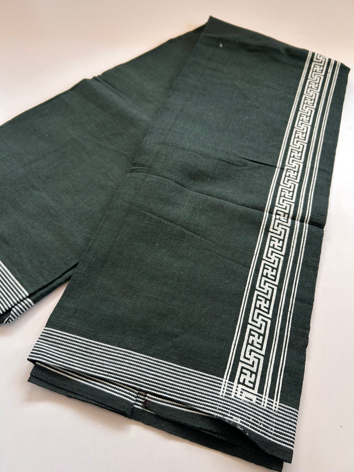Single Kaily / Lungi - Kaitharikada - Mixed Cotton - 2/40s twisted - 2 inch White Printed Design Kara Dark Green & Ash Black Colour Body (2 meter / 4 muzham) - 78 KK8090 SAT