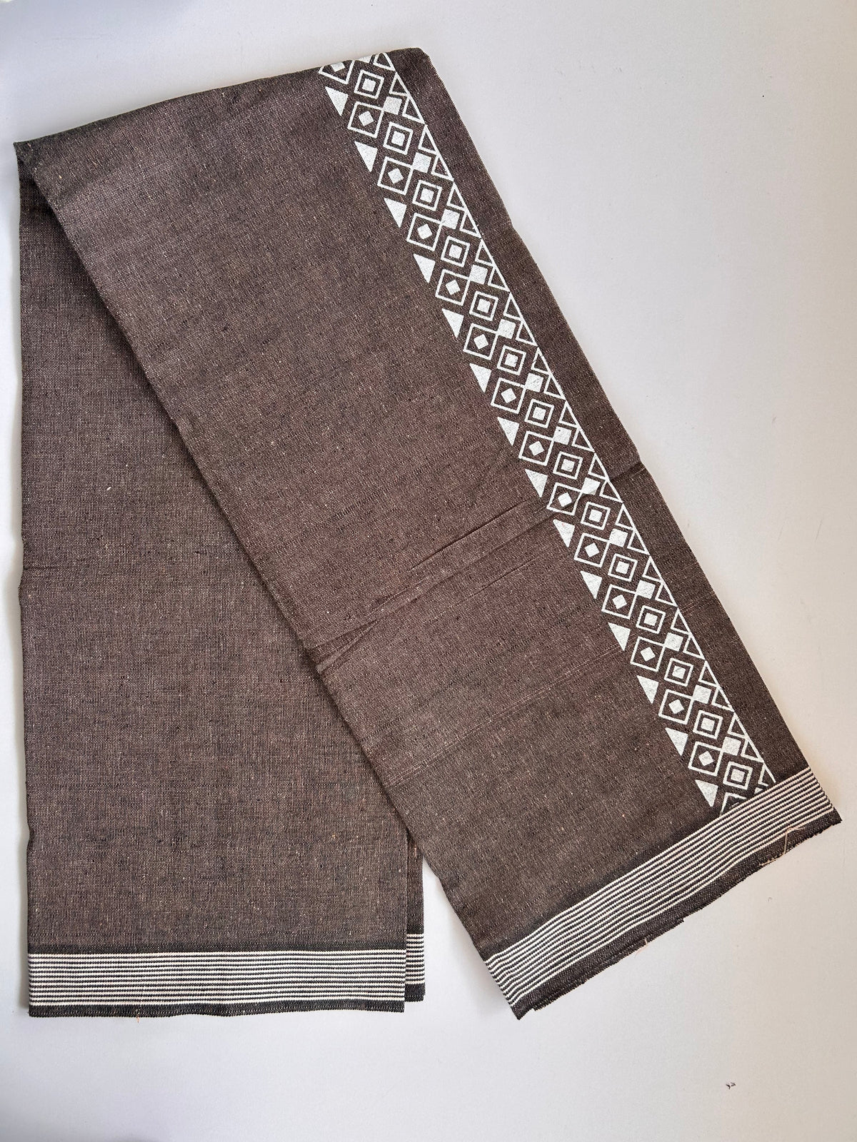 Single Kaily / Lungi - Kaitharikada - Mixed Cotton - 2/40s twisted - 2 inch White Printed Design Kara Cream Pink & Ash Black Colour Body (2 meter / 4 muzham) - 76 KK8090 SAT
