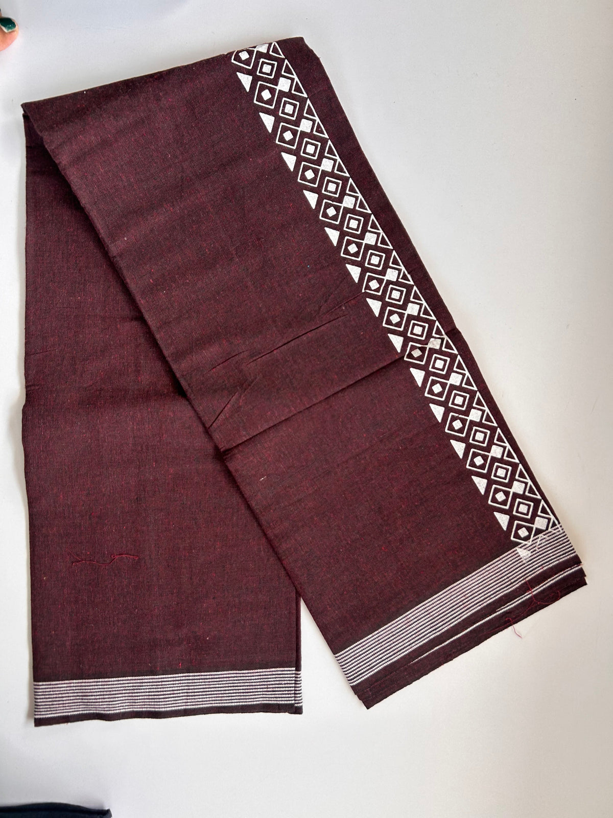 Single Kaily / Lungi - Kaitharikada - Mixed Cotton - 2/40s twisted - 2 inch White Printed Design Kara Wine Purple & Ash Black Colour Body (2 meter / 4 muzham) - 74 KK8090 SAT