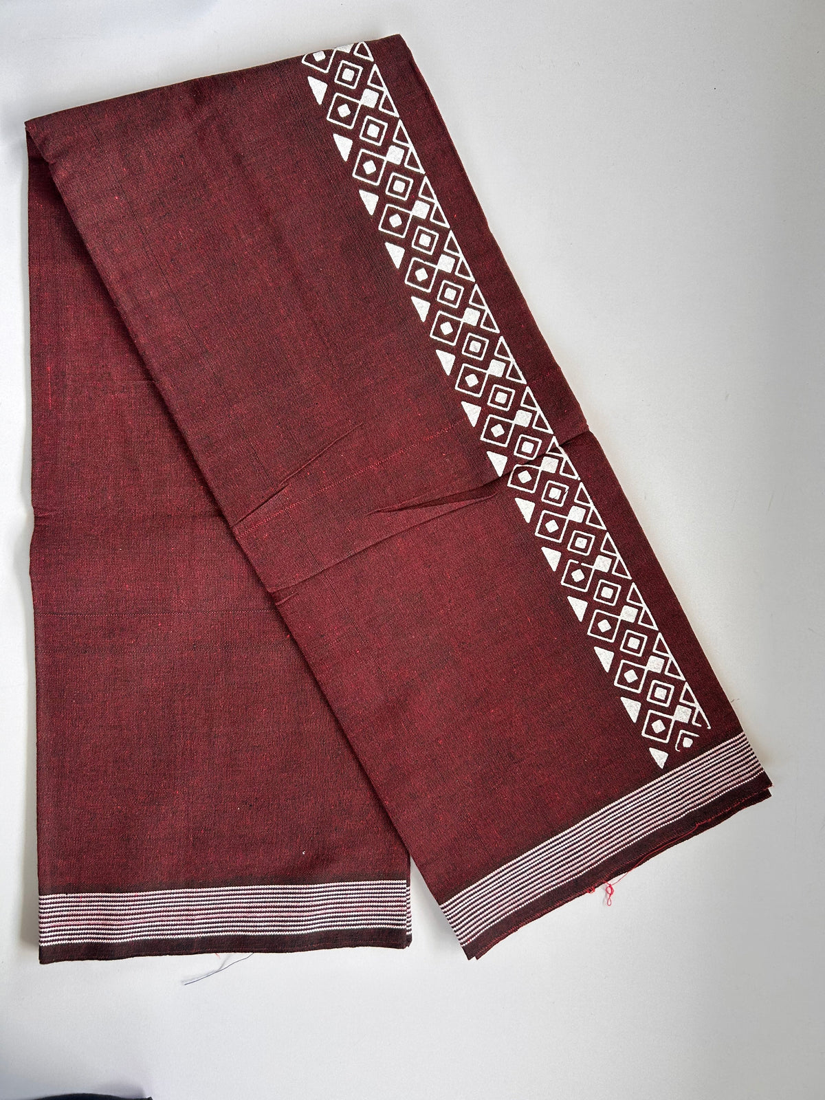 Single Kaily / Lungi - Kaitharikada - Mixed Cotton - 2/40s twisted - 2 inch White Printed Design Kara Maroon & Black Colour Body (2 meter / 4 muzham) - 72 KK8090 SAT