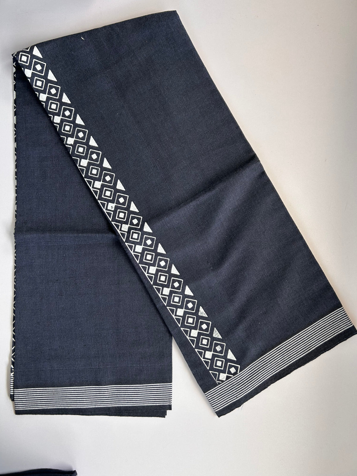 Single Kaily / Lungi - Kaitharikada - Mixed Cotton - 2/40s twisted - 2 inch White Printed Design Kara Midnight Blue & Black Colour Body (2 meter / 4 muzham) - 71 KK8090 SAT