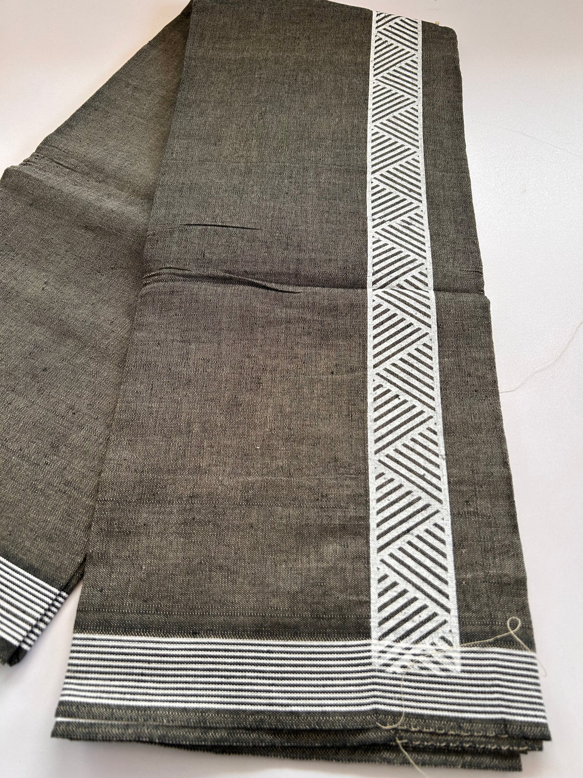 Single Kaily / Lungi - Kaitharikada - Mixed Cotton - 2/40s twisted - 2 inch White Printed Design Kara Beige & Black Colour Body (2 meter / 4 muzham) - 69 KK8090 SAT