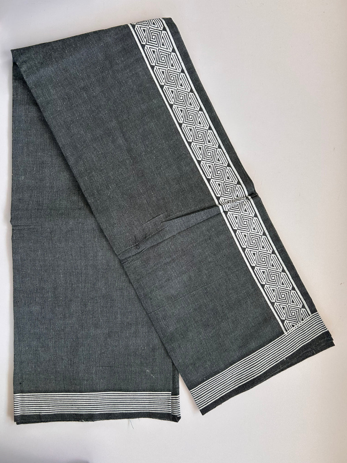 Single Kaily / Lungi - Kaitharikada - Mixed Cotton - 2/40s twisted - 2 inch White Printed Design Kara Light Greyish Blue & Black Colour Body (2 meter / 4 muzham) - 67 KK8090 SAT