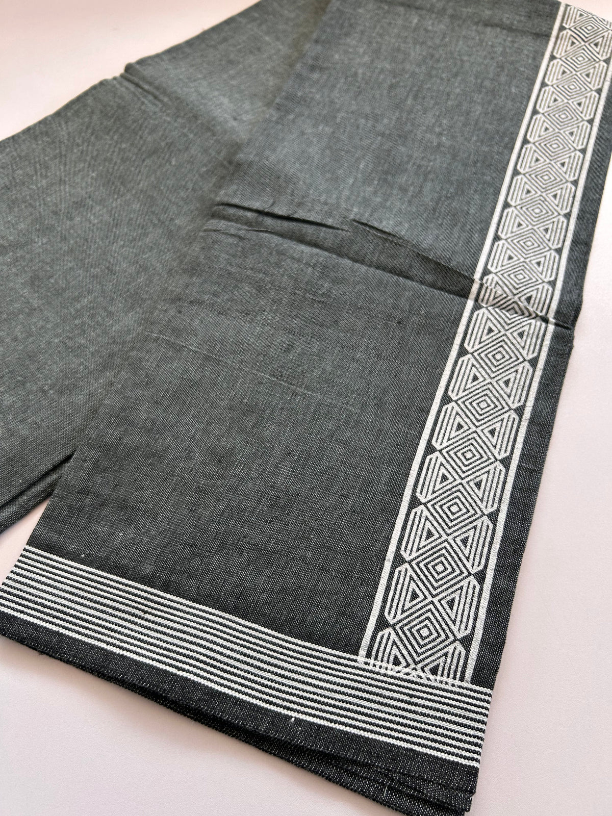Single Kaily / Lungi - Kaitharikada - Mixed Cotton - 2/40s twisted - 2 inch White Printed Design Kara Light Greyish Blue & Black Colour Body (2 meter / 4 muzham) - 67 KK8090 SAT