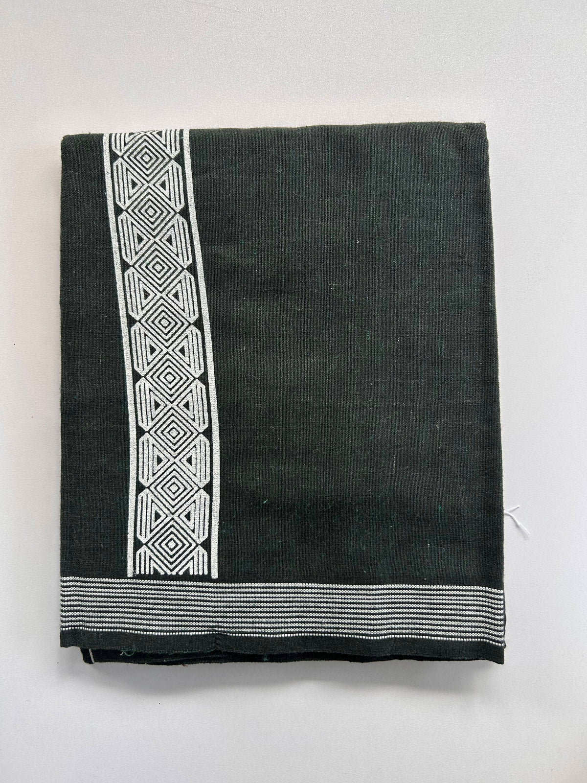 Single Kaily / Lungi - Kaitharikada - Mixed Cotton - 2/40s twisted - 2 inch White Printed Design Kara Dark Green & Black Colour Body (2 meter / 4 muzham) - 65 KK8090 SAT