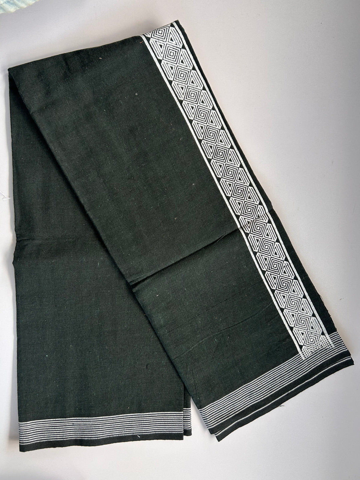 Single Kaily / Lungi - Kaitharikada - Mixed Cotton - 2/40s twisted - 2 inch White Printed Design Kara Dark Green & Black Colour Body (2 meter / 4 muzham) - 65 KK8090 SAT