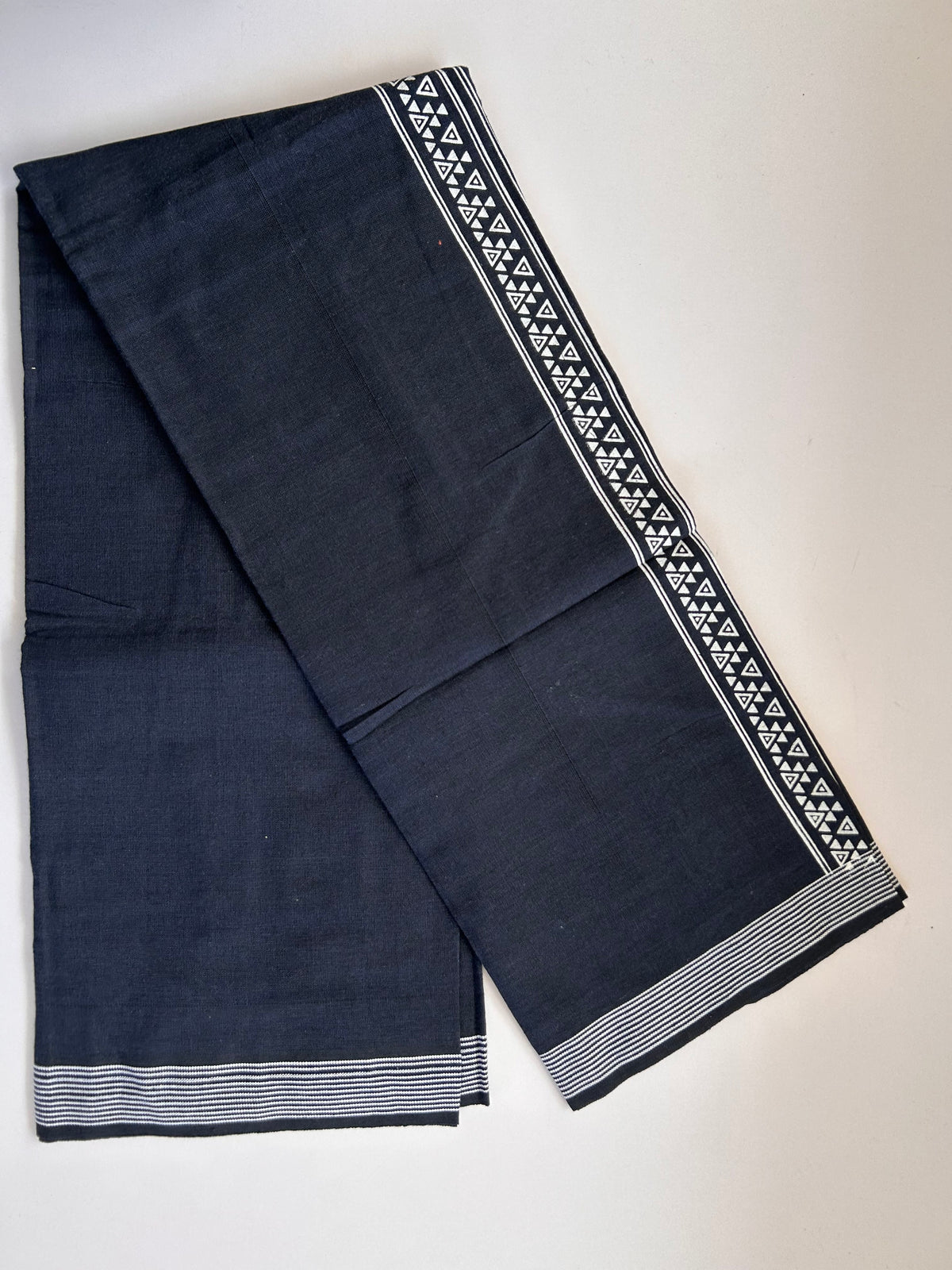 Single Kaily / Lungi - Kaitharikada - Mixed Cotton - 2/40s twisted - 2 inch White Printed Design Kara Navy Blue  & Black Colour Body (2 meter / 4 muzham) - 62 KK8090 SAT