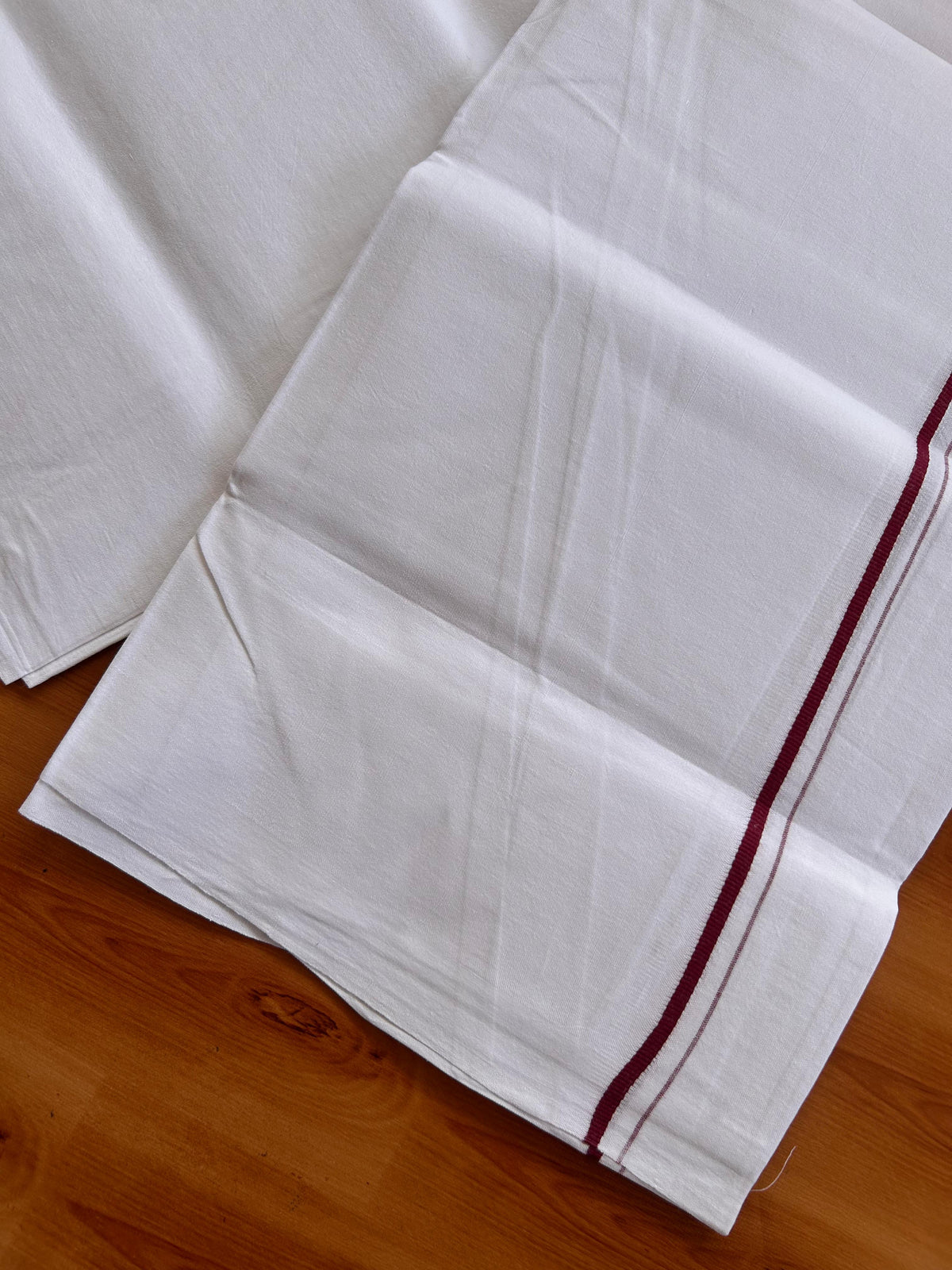 25% Discount ! KaithariKada 100% Cotton Kerala Handloom Single Pure White  Mundu/Dhoti - 0.5 cm Maroon Kara (2 meter / 4 muzham) - 1 KK5530 KAI