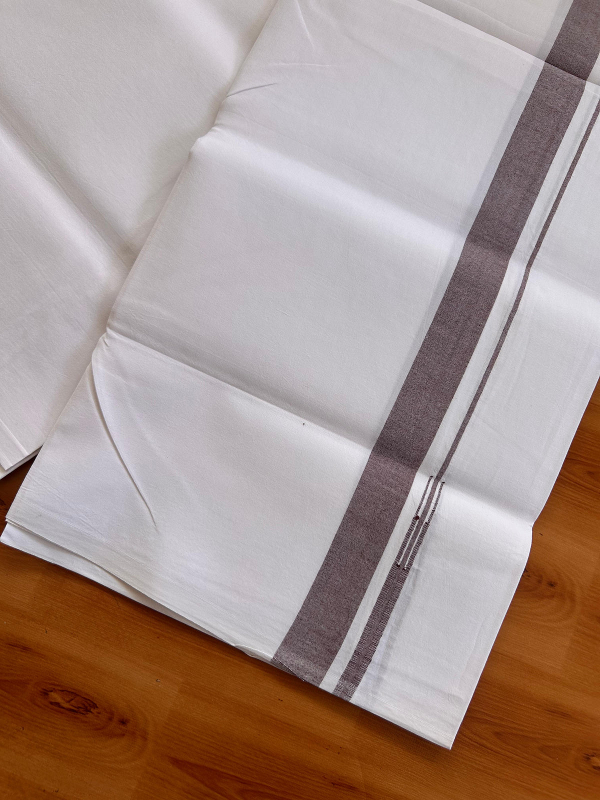 Pure White Single Mundu/Dhoti - 20% Discount! KaithariKada 100% Cotton -100s - 1 inch Puliyilakkara Brown Chutty kara (2 meter / 4 muzham) - 5 KK5530 ASH