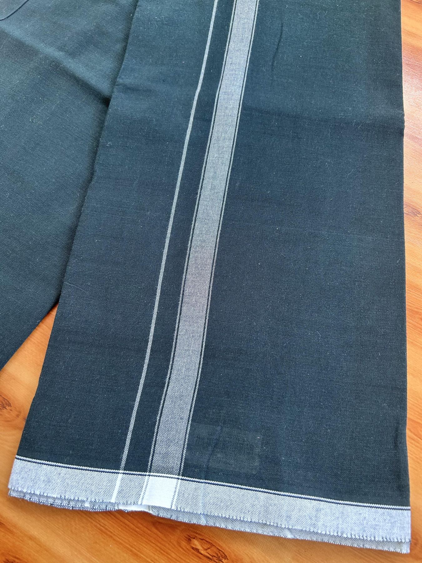 Single Kaily / Lungi- Kaitharikada - Pure Cotton - (2/40s) - 1 Inch White Shaded Kara With Dark Green colour body (2 meter / 4 muzham) - 3 KK8066 MUT