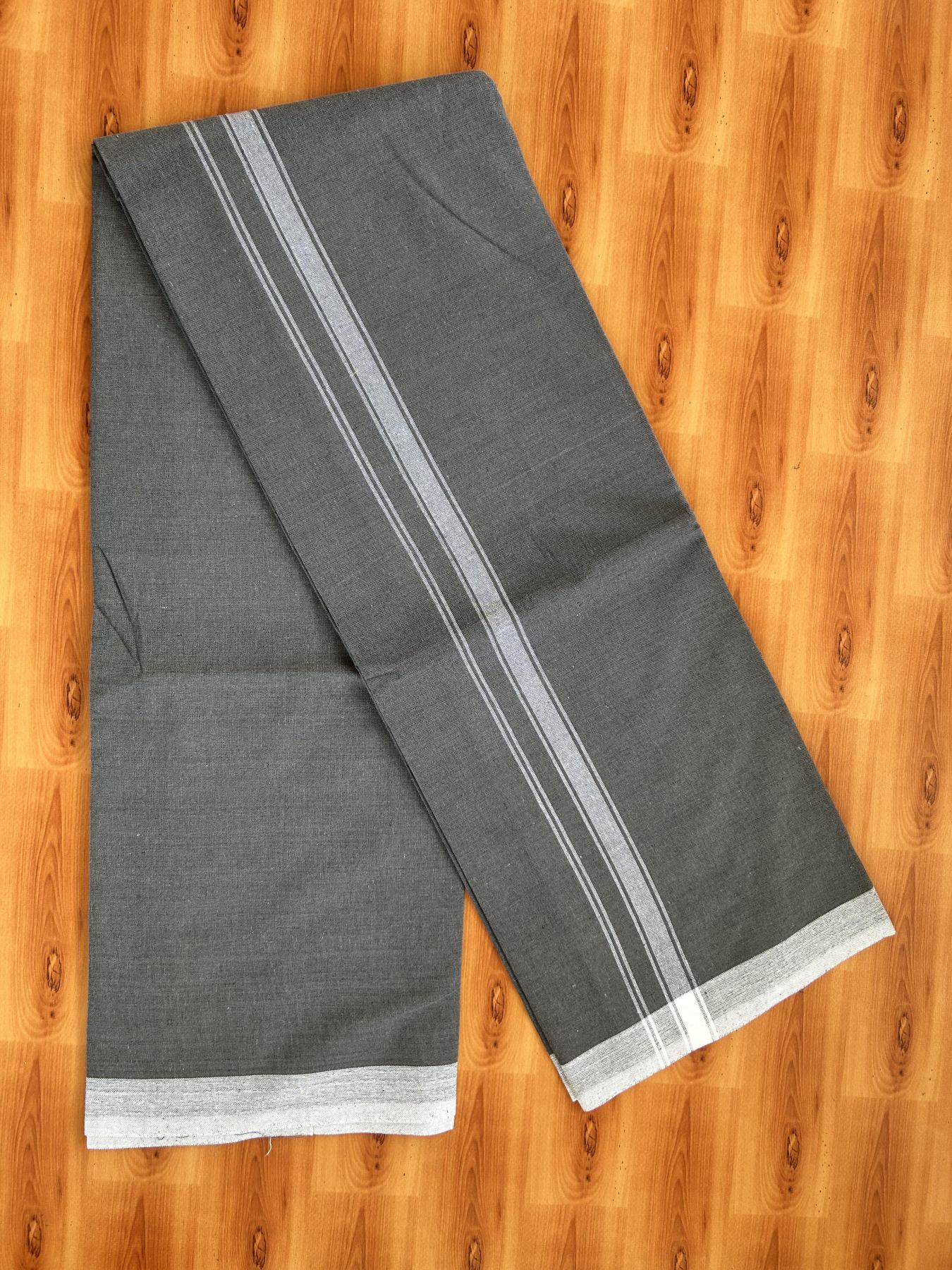Single Kaily / Lungi- Kaitharikada - Pure Cotton - (2/40s) - 1 Inch White Shaded Kara With Ash Grey colour body (2 meter / 4 muzham) - 5 KK8066 MUT