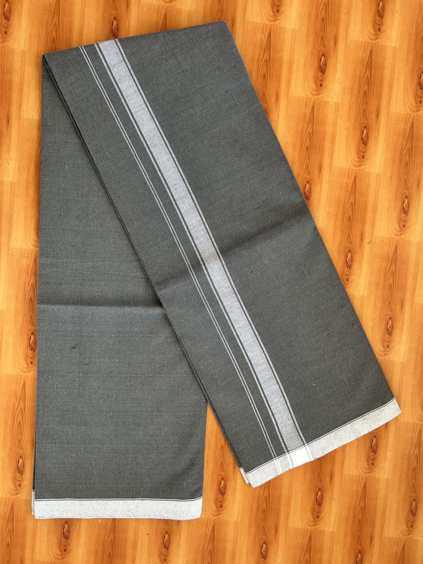 Single Kaily / Lungi- Kaitharikada - Pure Cotton - (2/40s) - 1.25 Inch White Shaded Kara With Ash Grey colour body (2 meter / 4 muzham) - 4 KK8066 MUT