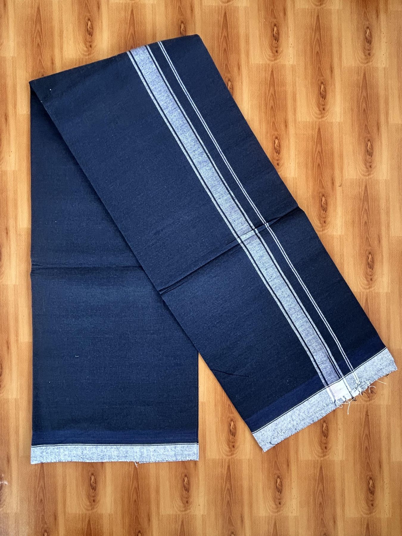 Single Kaily / Lungi- Kaitharikada - Pure Cotton - (2/40s) - 1.25 Inch White Shaded Kara With Navy Blue colour body (2 meter / 4 muzham) - 1 KK8066 MUT
