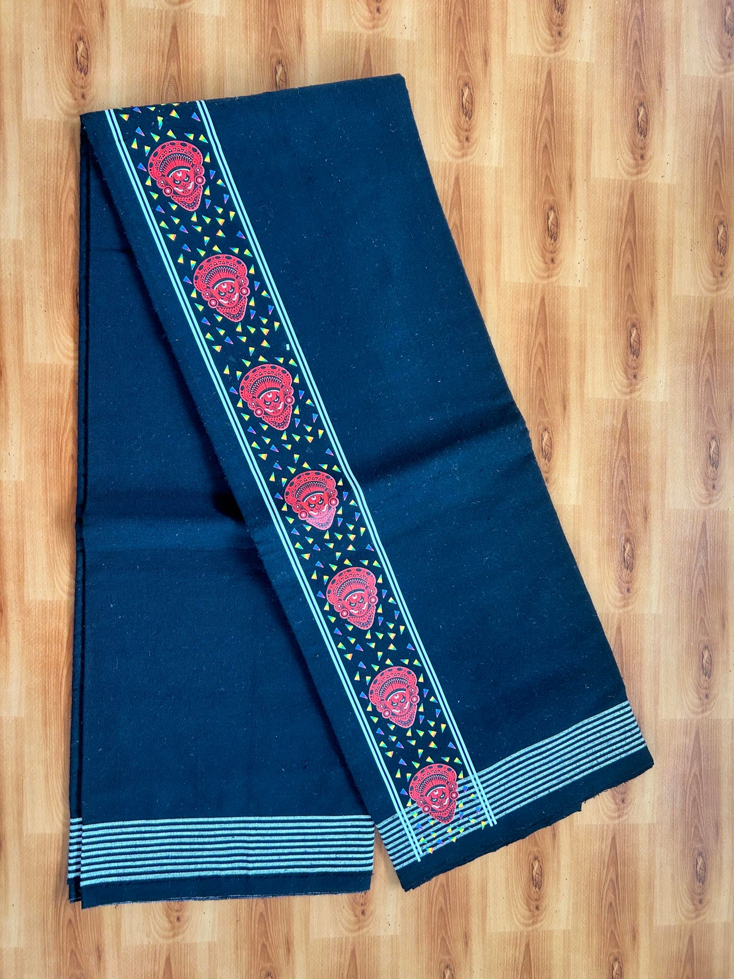 Kaitharikada - Single Kaily / Lungi - Mixed Cotton - 40s twisted - 1.75 inch Theyyam Printed Design Kara with Black colour body (2 meter / 4 muzham) - 9 KK8060 GAN
