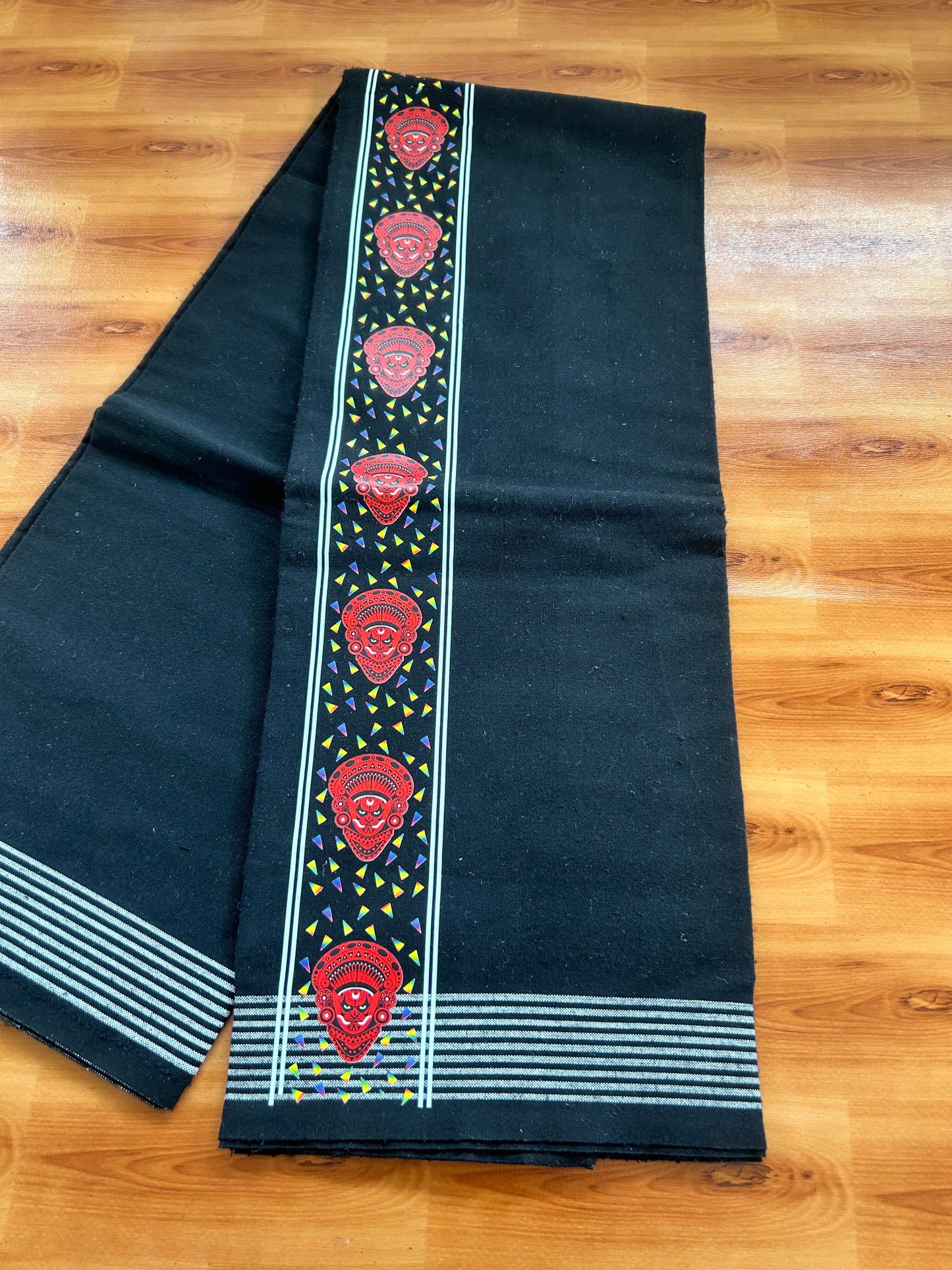 Kaitharikada - Single Kaily / Lungi - Mixed Cotton - 40s twisted - 1.75 inch Theyyam Printed Design Kara with Black colour body (2 meter / 4 muzham) - 9 KK8060 GAN
