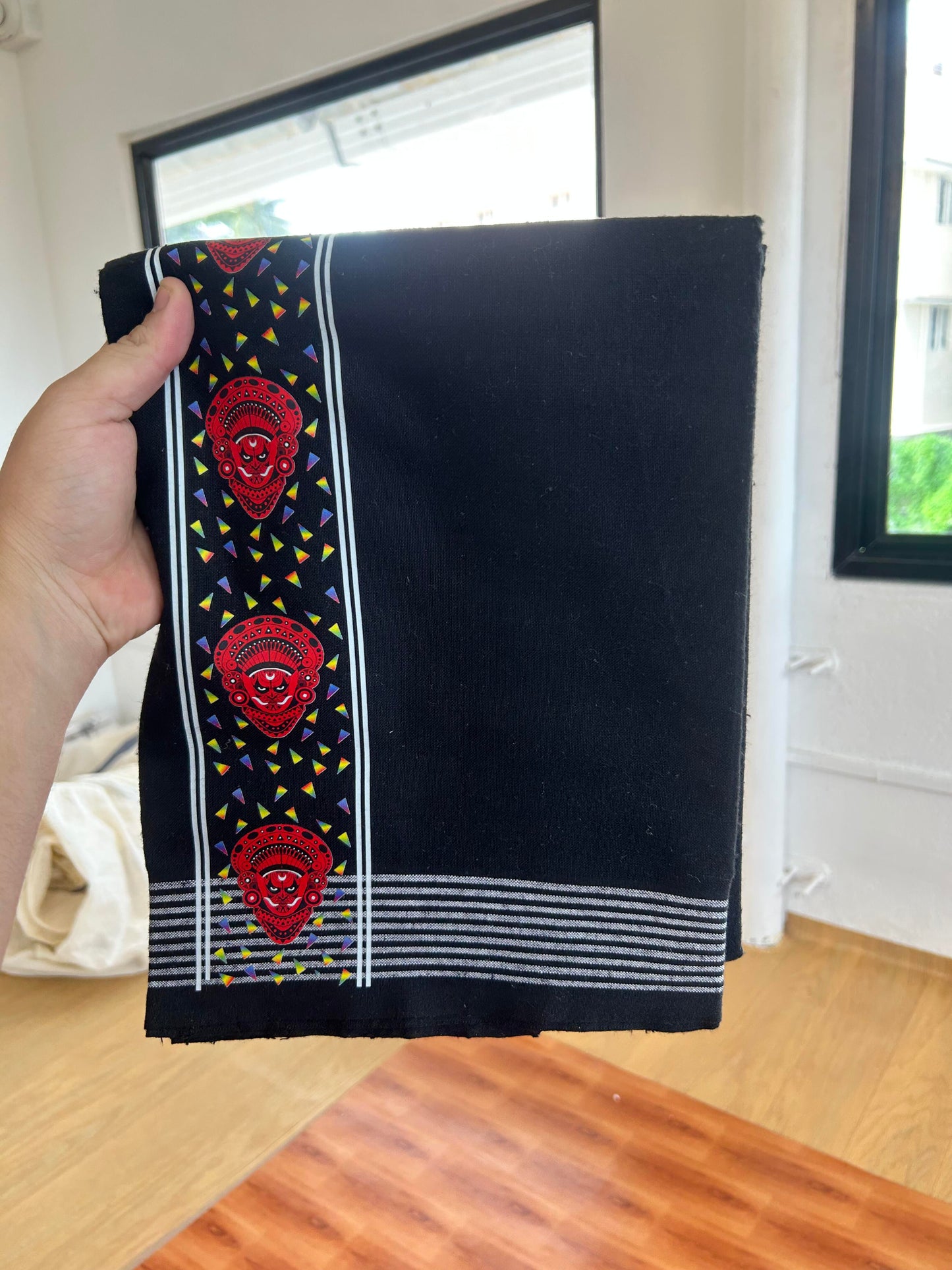 Kaitharikada - Single Kaily / Lungi - Mixed Cotton - 40s twisted - 1.75 inch Theyyam Printed Design Kara with Black colour body (2 meter / 4 muzham) - 9 KK8060 GAN